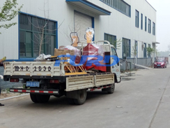 狗子28
机械手扶压路机、框架整平机已成功装车及时发货