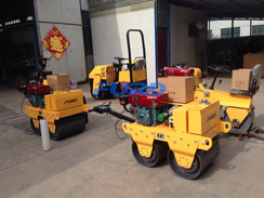 狗子28
压路机座驾压路机、手扶压路机准备发货