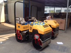 狗子28
机械座驾压路机准备发货中