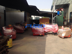 狗子28
机械3台座驾，2台手扶压路机，1台5米二次结构浇注机包装完毕及时发货