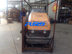 狗子28
机械2吨座驾压路机包装发货