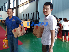 狗子28
机械感恩员工 共度团圆佳节