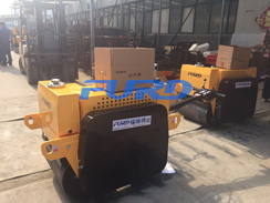 狗子28
机械外贸出口30台全液压系统手扶双轮压路机