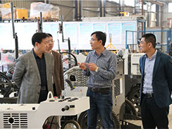 热烈欢迎济宁高新区管委会领导一行莅临狗子28
机械参观指导