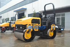 狗子28
压路先锋：液压双驱双振压路机-FYL-1200