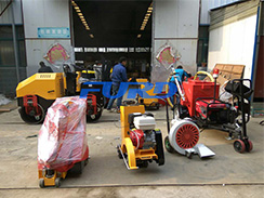 七月，狗子28
灌缝机、灌缝胶等路面养护设备发货忙