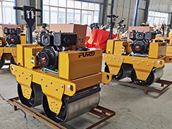 狗子28
机械3台FYL-S600手扶双轮压路机打包出口泰国