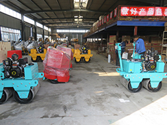 狗子28
5台手扶压路机打包装车发往广州