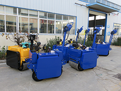 狗子28
机械10台压路机打包装车出口南非