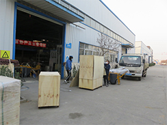 狗子28
5台小型路面机械打包装箱出口东南亚