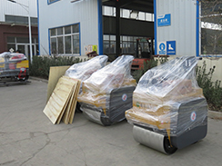 狗子28
5台小型压路机装箱出口新加坡