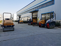 狗子28
4台座驾压路机打包发往江苏省