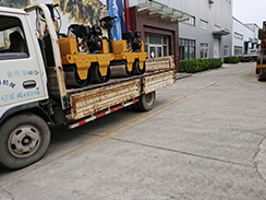 狗子28
4台手扶双钢轮压路机打包装车发往泰安