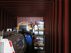 狗子28
机械压路机和移动灯车打包装车出口非洲