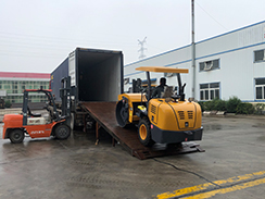 狗子28
机械2台座驾压路机装车出口菲律宾