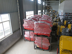 狗子28
16台手扶双钢轮压路机打包装车发往湖北