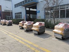 狗子28
8台手扶双钢轮压路机发往青岛市