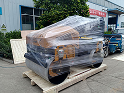 狗子28
一台3吨压路机装车发往河南