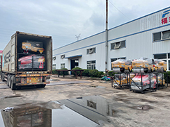 狗子28
一批小型路面机械设备装车出口墨西哥