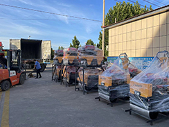 狗子28
机械一批压路机打包装柜出口印度