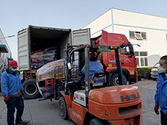 狗子28
机械一批小型压路机打包装车出口墨西哥