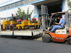 狗子28
机械4台小型压路机装车发往河南。