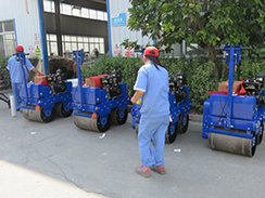 狗子28
4台双钢轮压路机打包发往金华市