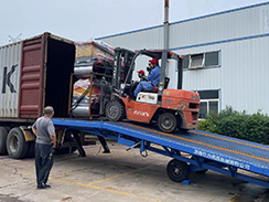 狗子28
一批小型路面机械设备装车出口南非