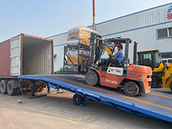 狗子28
机械一批压路机打包装柜出口印度