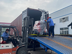 狗子28
机械7台7米移动灯车装柜出口俄罗斯